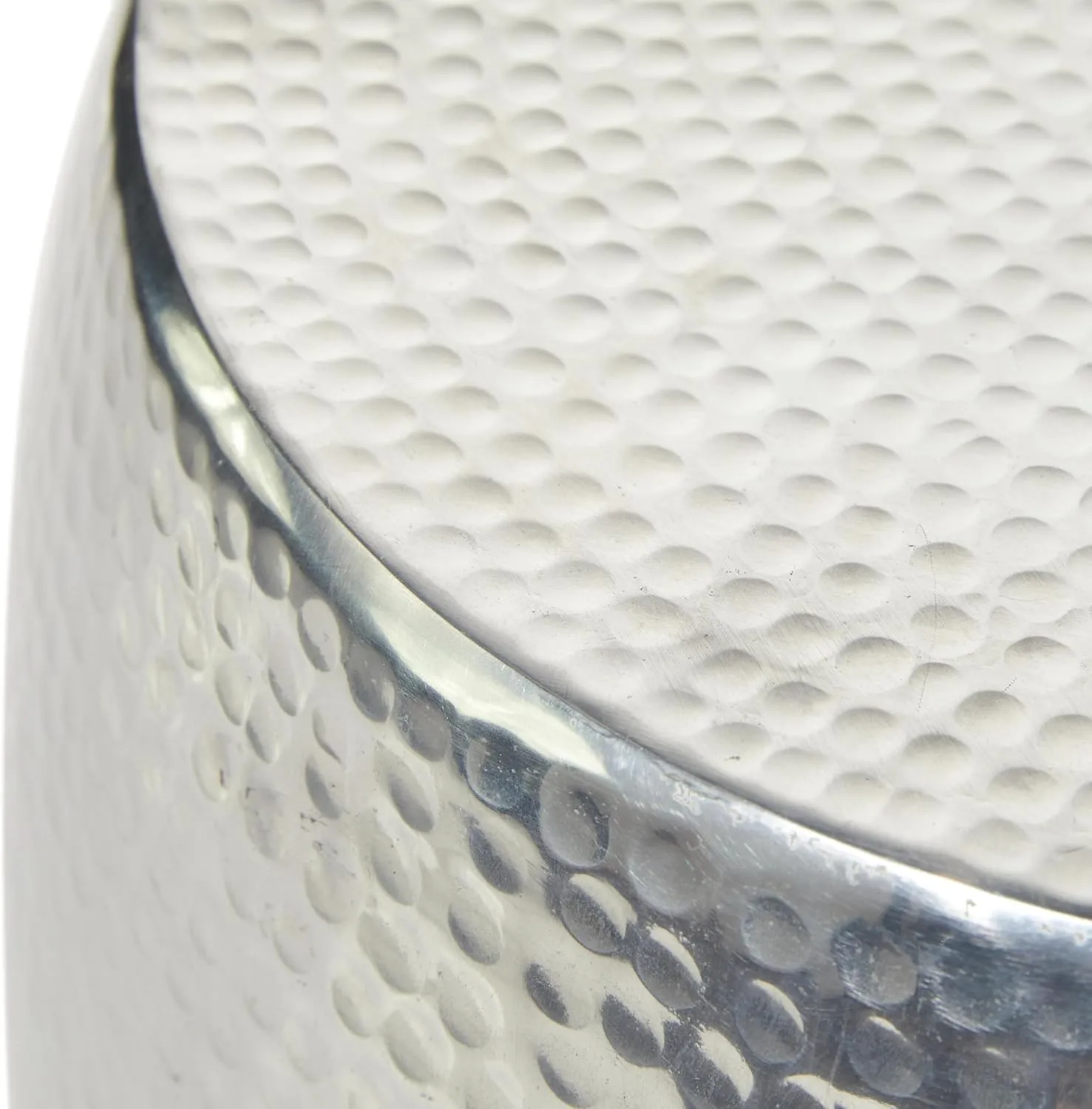 Deco 79 Aluminum Metal Side End Accent Table Drum Shaped End Table with Hammered Design, Side Table 14" x 14" x 16", Silver