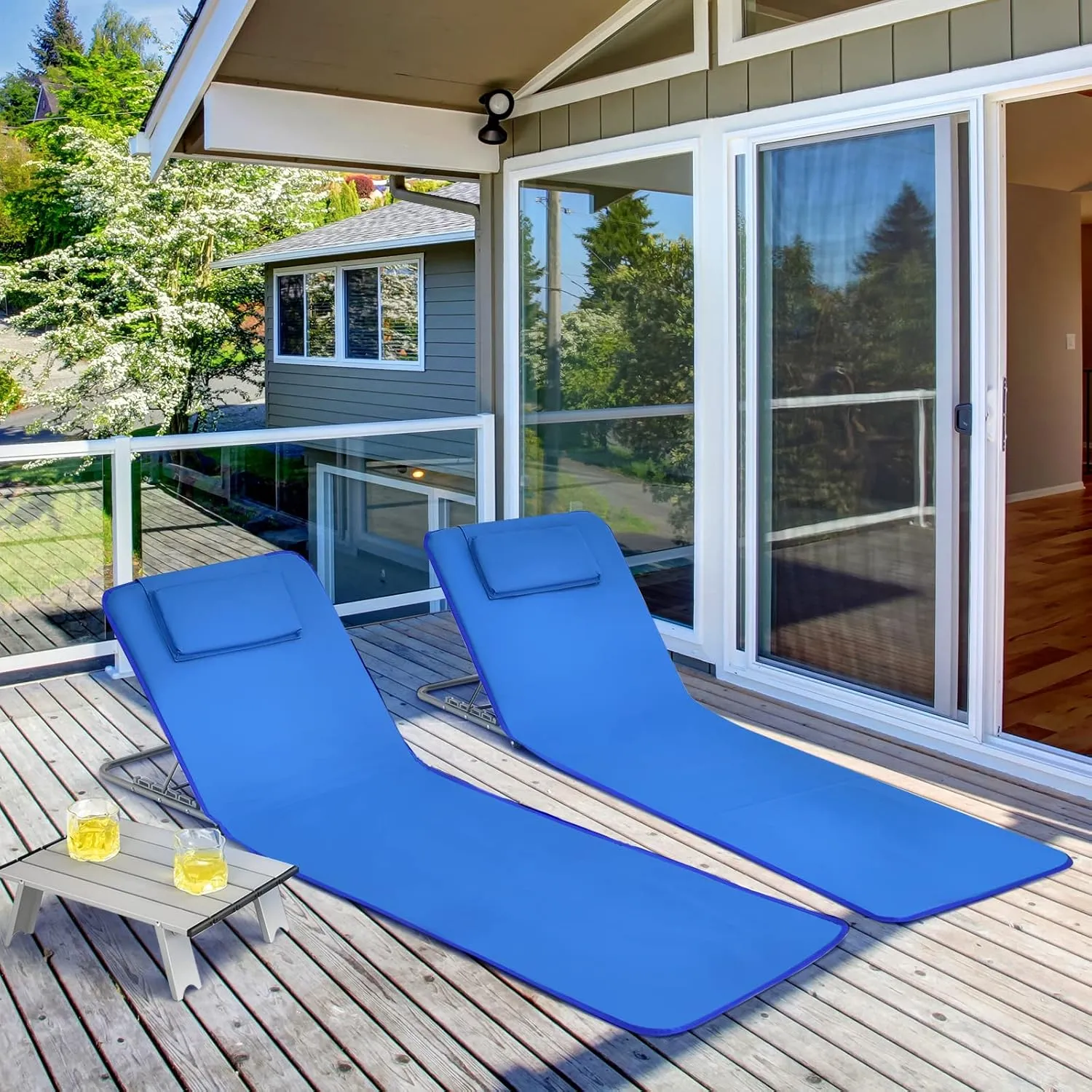 GYMAX Beach Chairs, Folding Tanning Lounge Chairs with Table Set, Adjustable Patio Floor Chair, Outdoor Sunbath Chair with Desk, Pillow & Storage Bag for Outside, Patio, Poolside (Blue)