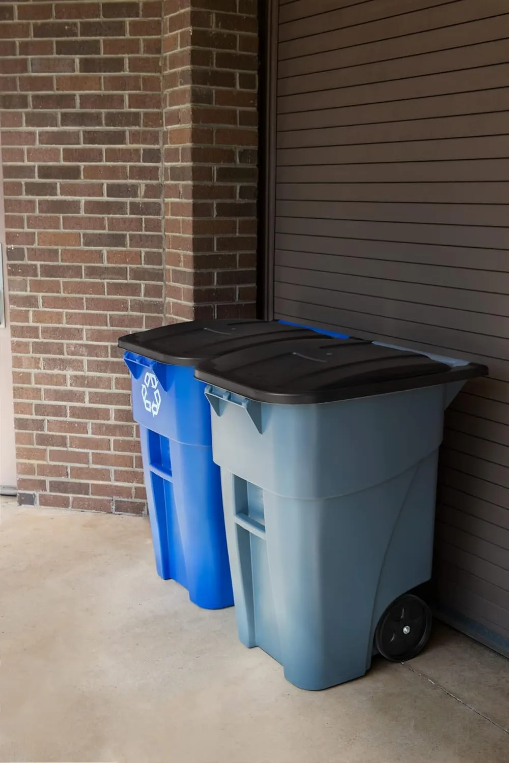 Rubbermaid Commercial Products BRUTE Rollout Heavy-Duty Wheeled Recycling Can/Bin, 50-Gallon, Blue Recycling, for Restaurants/Hospitals/Offices/Warehouses/Garage