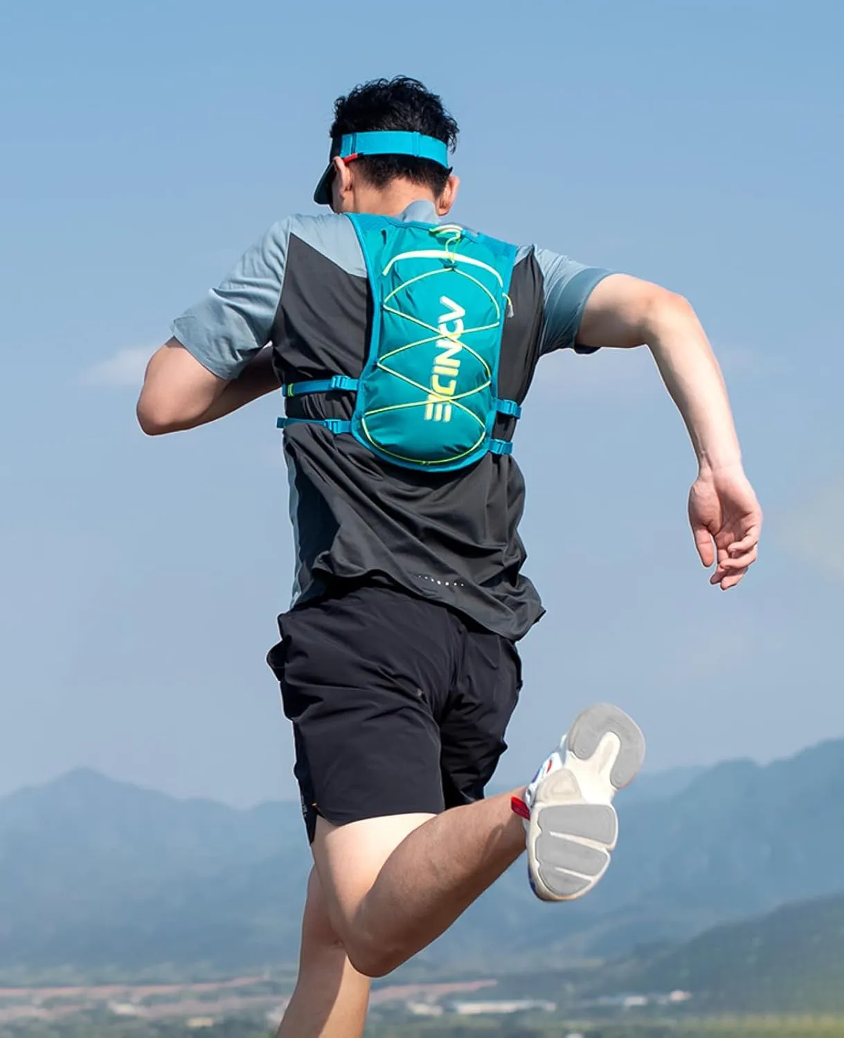 TRIWONDER Running Hydration Vest 5.5L 5L Water Pack Backpack for Women Men Runner Trail Race Marathon Cycling Hiking Jogging