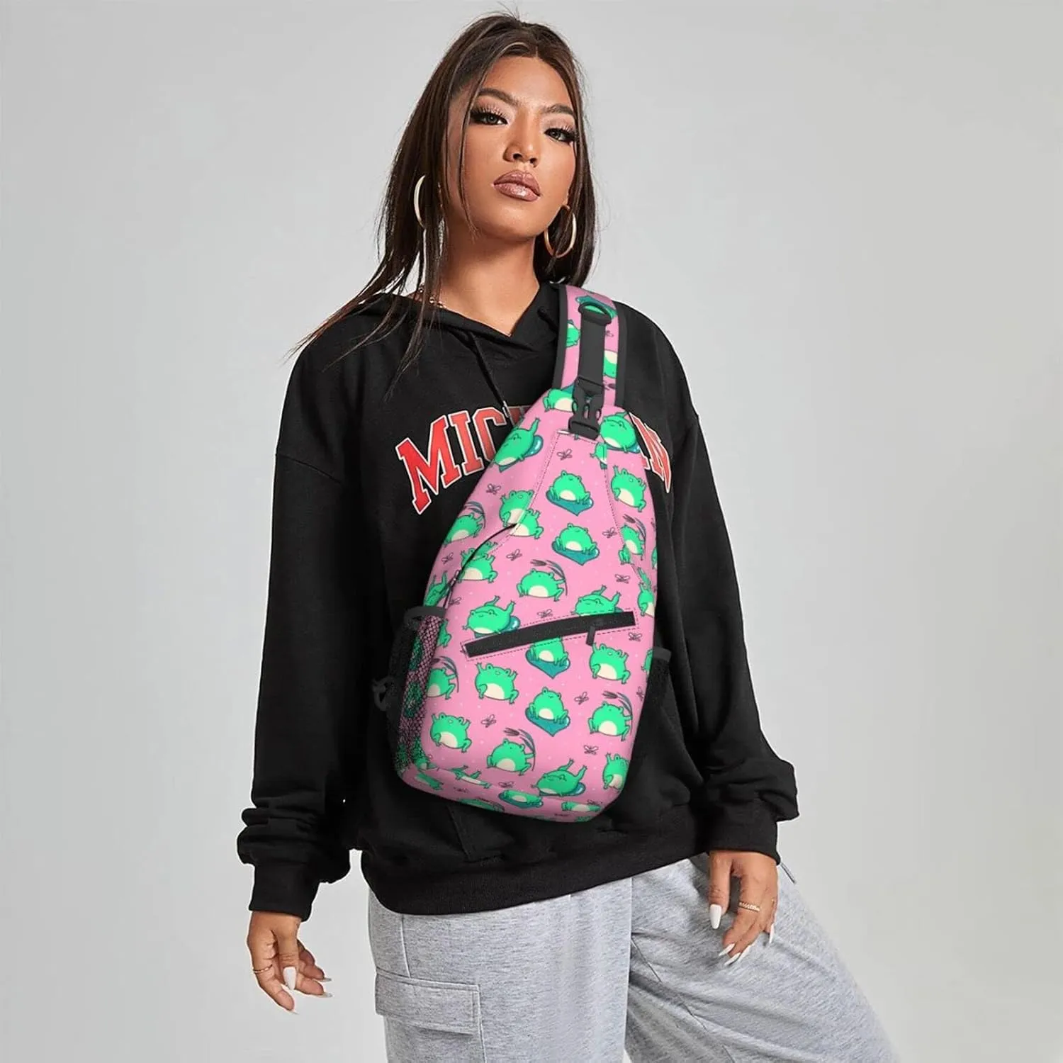 Women Cute Green Frogs on Pink Crossbody Sling Backpack for Men Chest Bag Shoulder Bag Lightweight One Strap Backpack Travel Outdoor Daypack