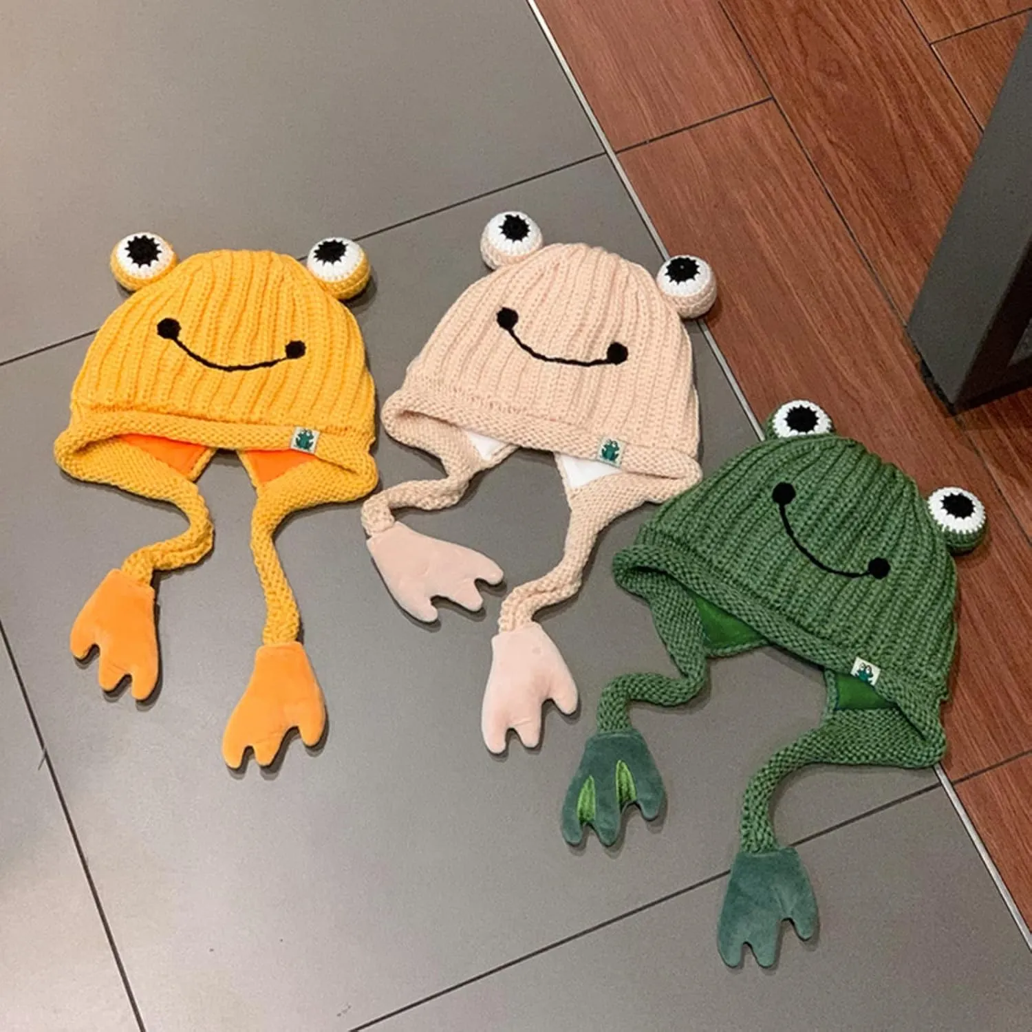 Women's Cute Frog Hat Crochet Knitted Winter Ear Protective Beanie Hat Big Eye Outdoors Autumn Cap